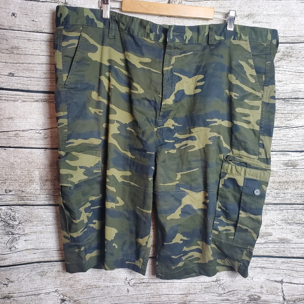 Paperdenim&cloth Camo Cargo Size 44.Waist approx: 22 inches Inseam approx: 11